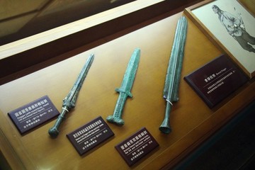 春秋文物圓首圓莖獸面形格短劍
