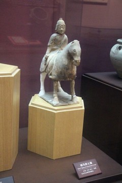 文物北朝武士騎馬俑