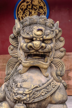 寺廟里的獅子塑像