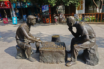 銀川步行街青銅雕塑下棋