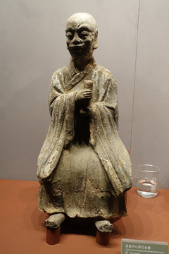 明代泥塑開心羅漢坐像