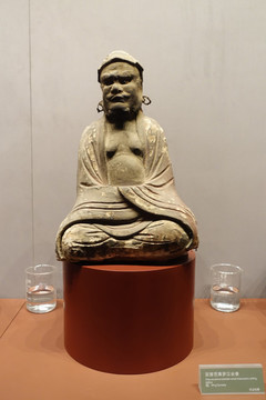 明代泥塑芭蕉羅漢坐像