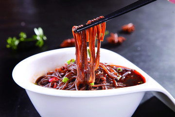 酸辣蕨根粉