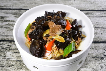 大蔥羊肉炒木耳