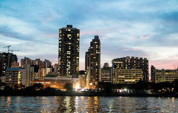 海邊城市夜景