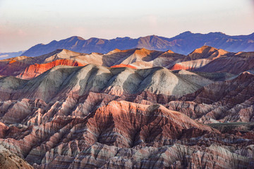 丹霞五彩山