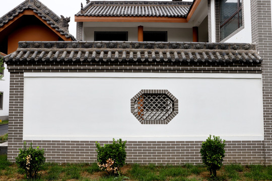 白墻