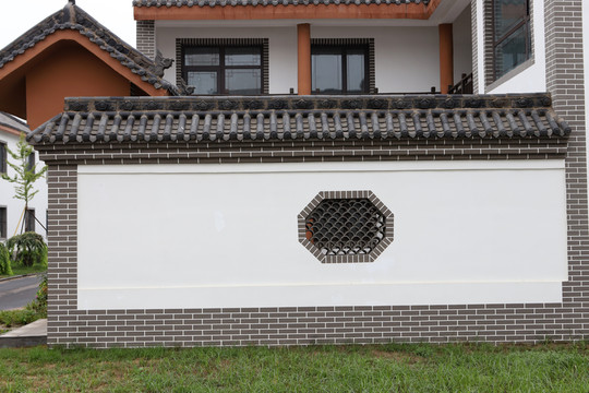 白墻