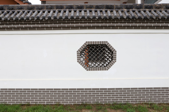 白墻