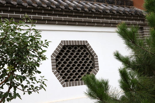 白墻瓦窗