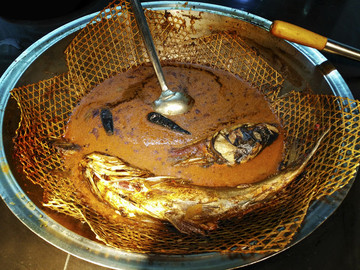 土家菜燉魚