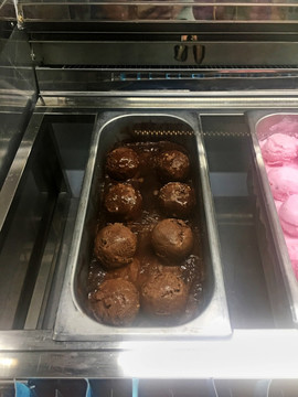 巧克力味冰激凌