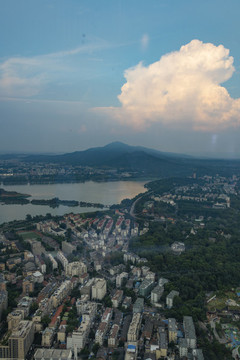 南京紫峰大廈看南京