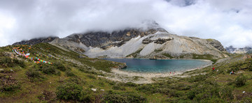 稻城亞丁高山湖泊五色海全景