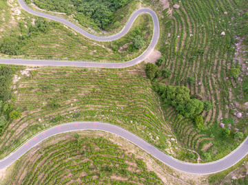 航拍山區(qū)公路