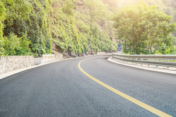 山區(qū)公路路面