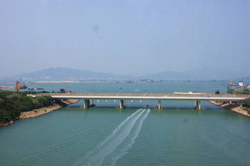 大海和橋
