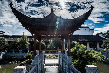 晚霞亭臺藍(lán)天
