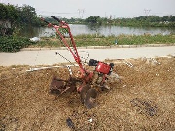 拖拉機(jī)