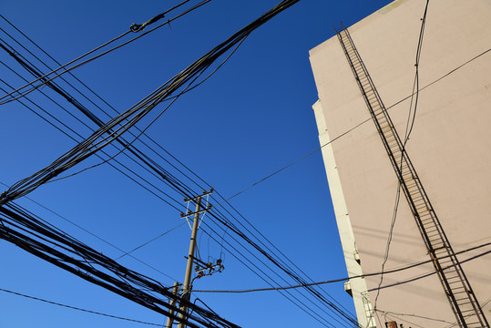 居民區(qū)輸電通信線路