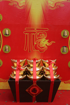 招財(cái)進(jìn)寶