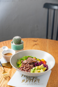 黑椒雞肉藜麥飯
