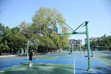 校園籃球場