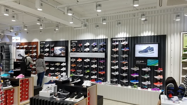 潮鞋店
