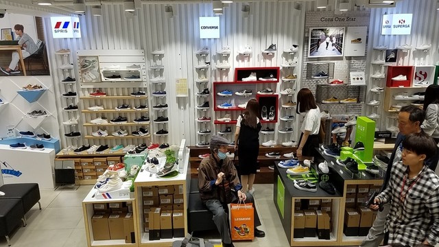潮鞋店