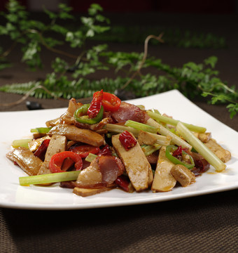 芹菜香干臘肉