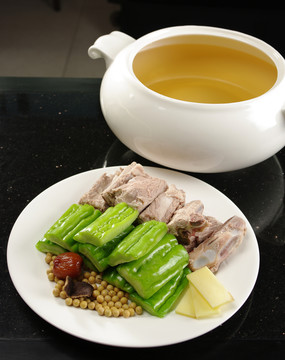 涼瓜白豆燉排骨