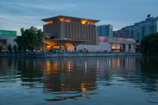 駿豪中央公園廣場夜景