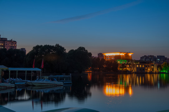 駿豪中央公園廣場(chǎng)夜景