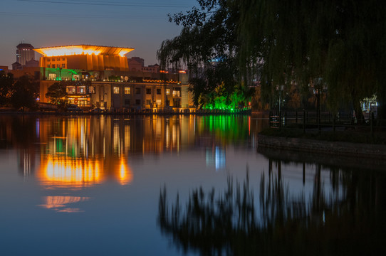駿豪中央公園廣場夜景
