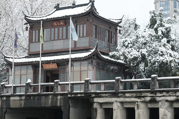 運(yùn)河兩岸