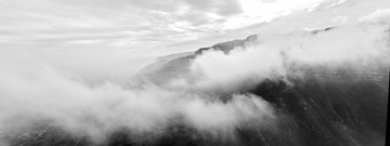 遠山云霧