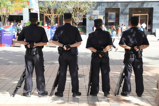 特警