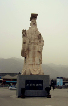 秦始皇雕像