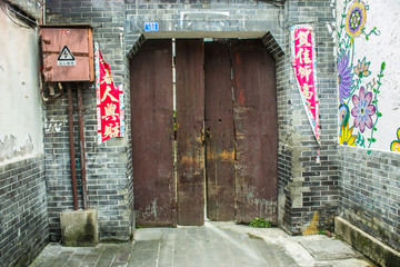 中式老木門