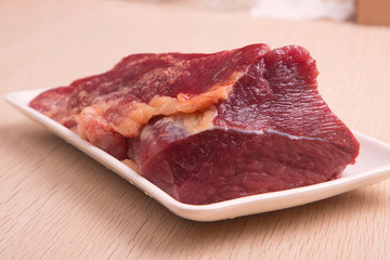 生牛肉