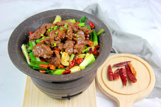 干鍋香辣牛肉