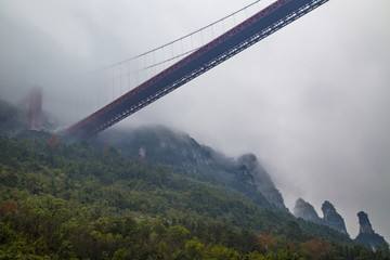 仰望矮寨大橋