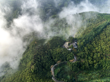 霧漫高山