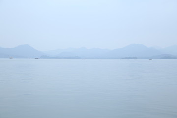 煙霧西湖