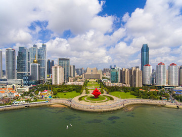 航拍青島五四廣場(chǎng)