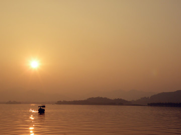 夕陽(yáng)打漁歸