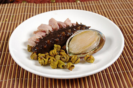 石斛鮑魚(yú)燉遼參