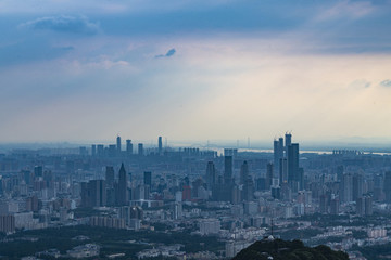 紫金山上看南京