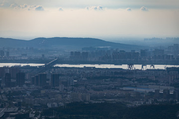 紫金山上看南京