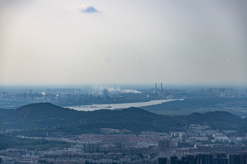 紫金山上看南京